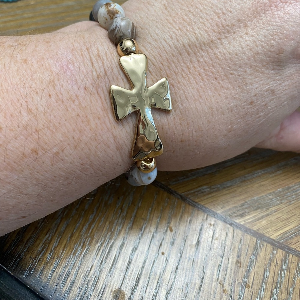 Cross bracelet with beads